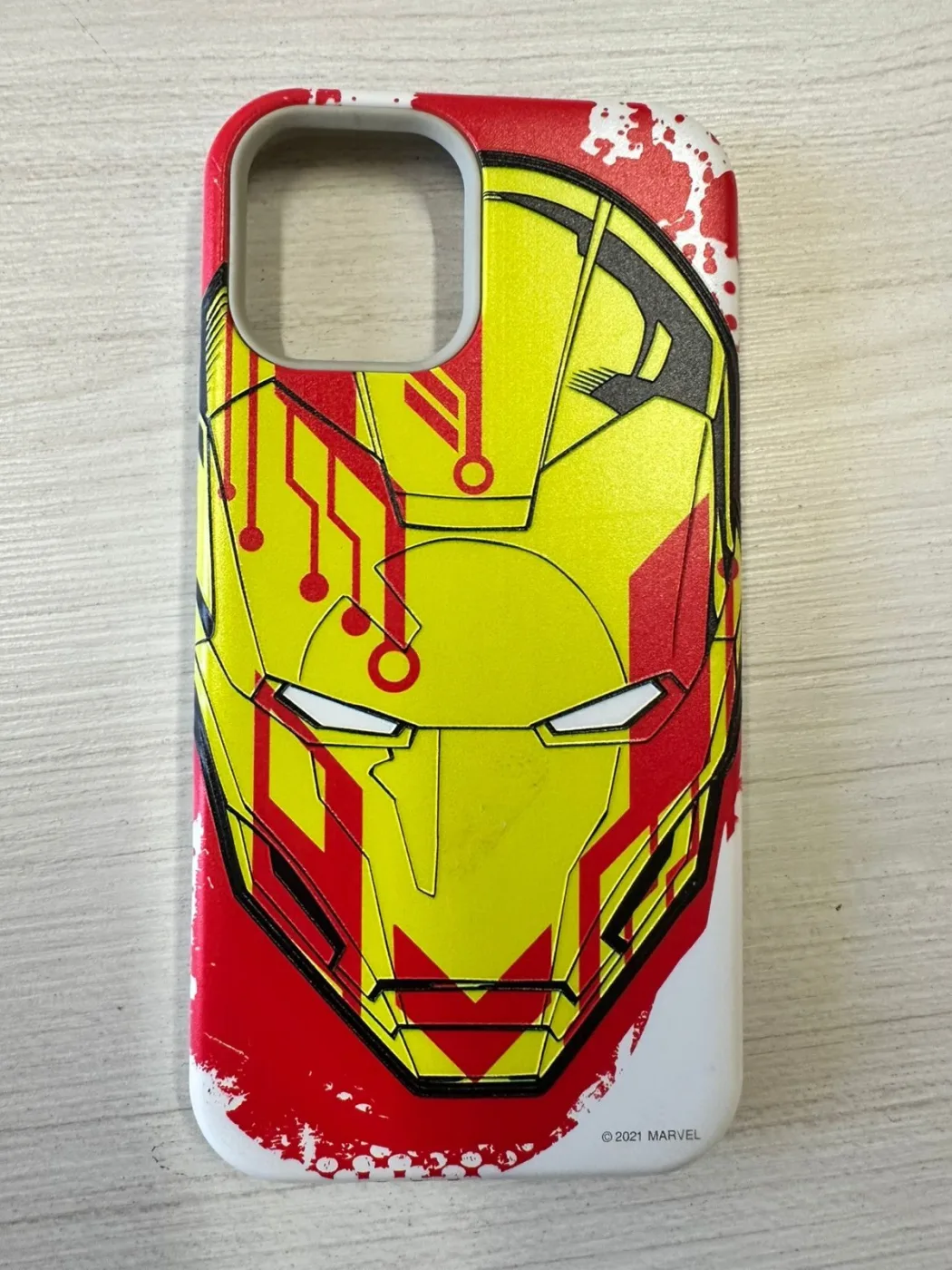 Diseño Marvel iPhone 11 — IRON — Producto